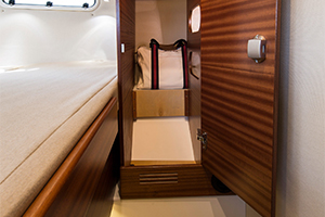 Nimbus-305-Coupe-Interior-01